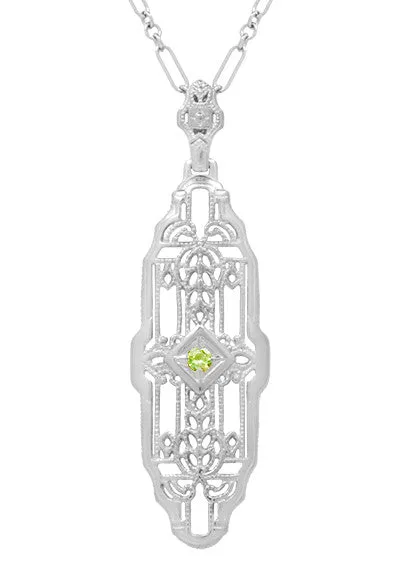 1920's Filigree Peridot Pendant Necklace in Sterling Silver - Art Deco Lozenge Shape