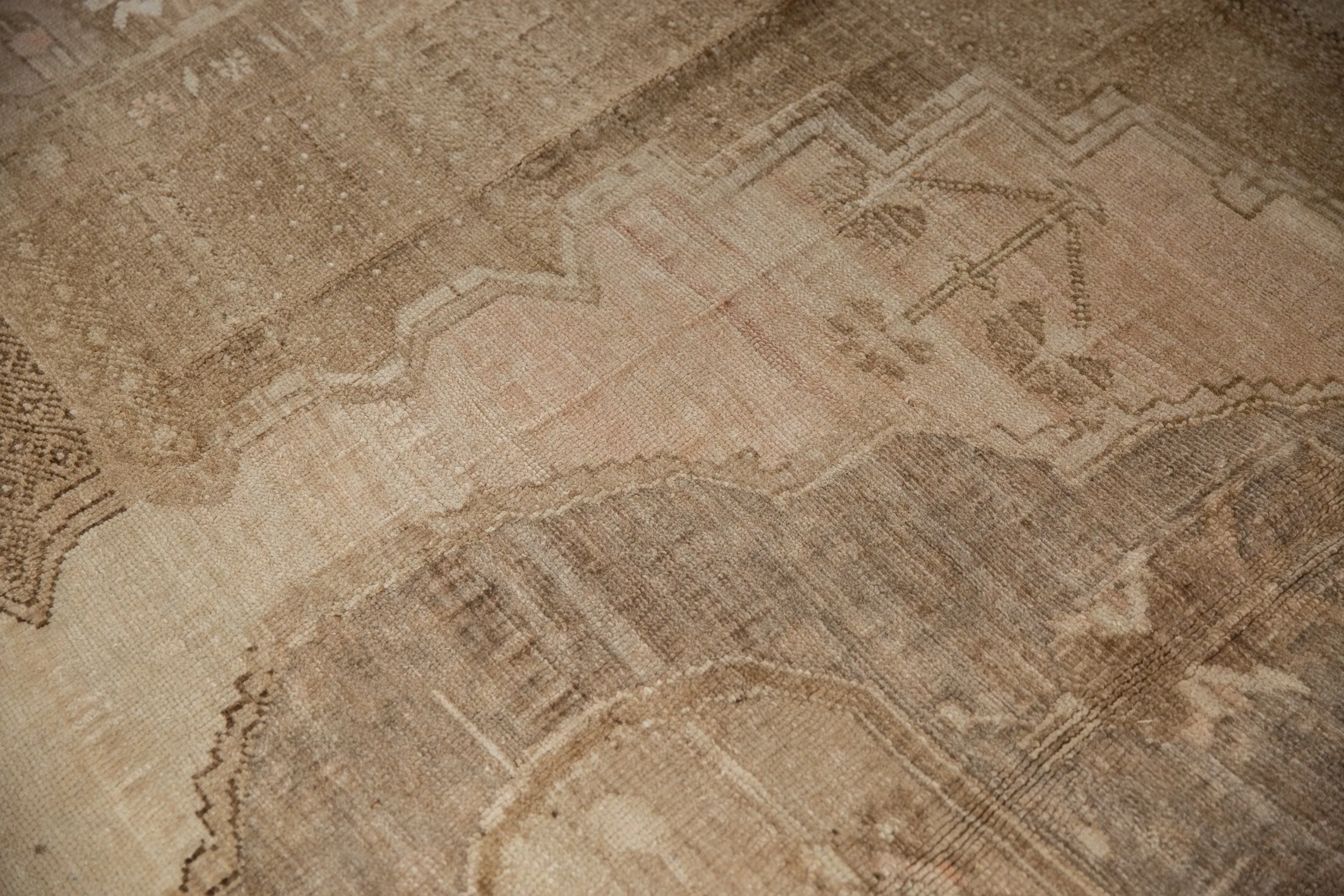 9.5x11 Vintage Distressed Oushak Carpet