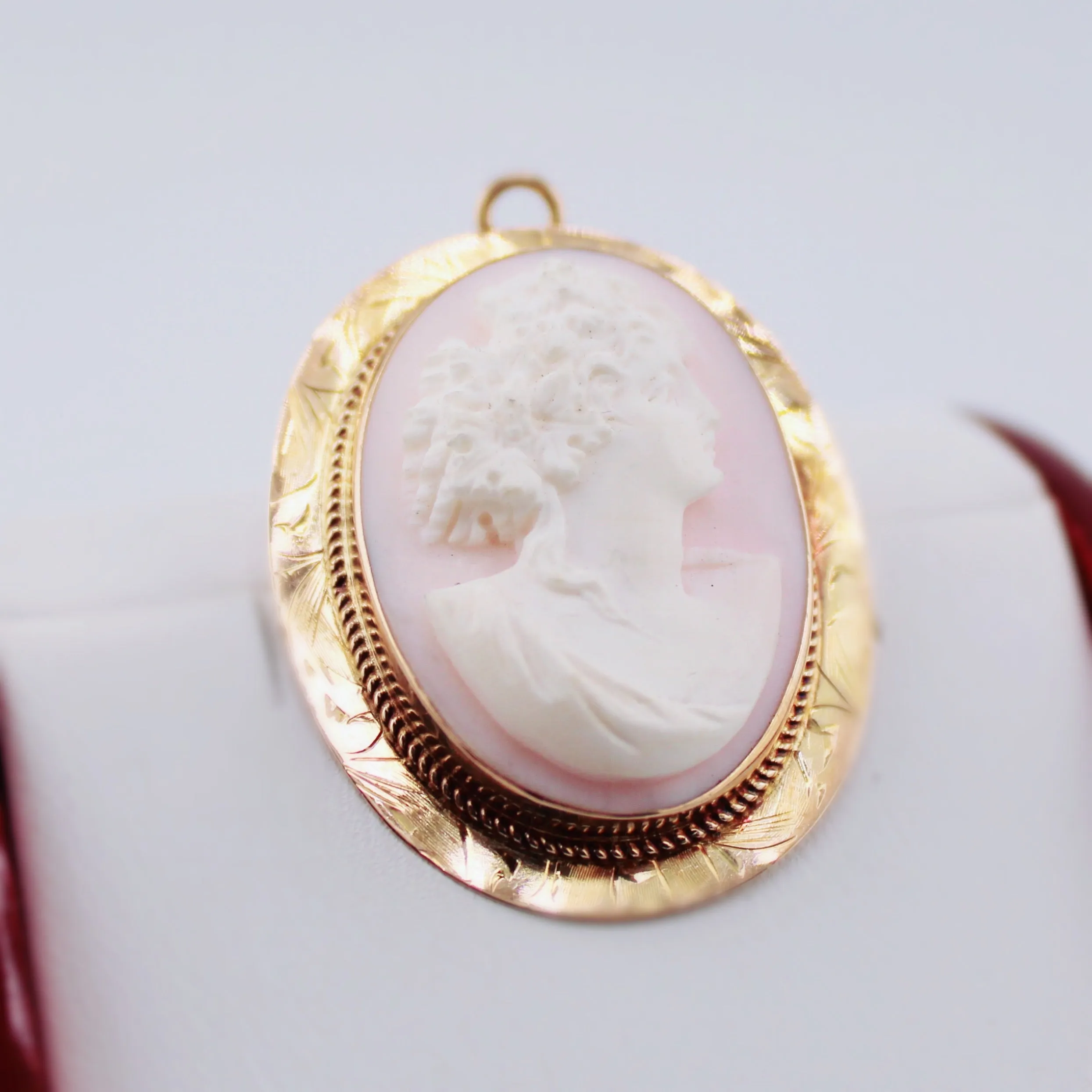 Elizabeth Cameo Pendant/Pin