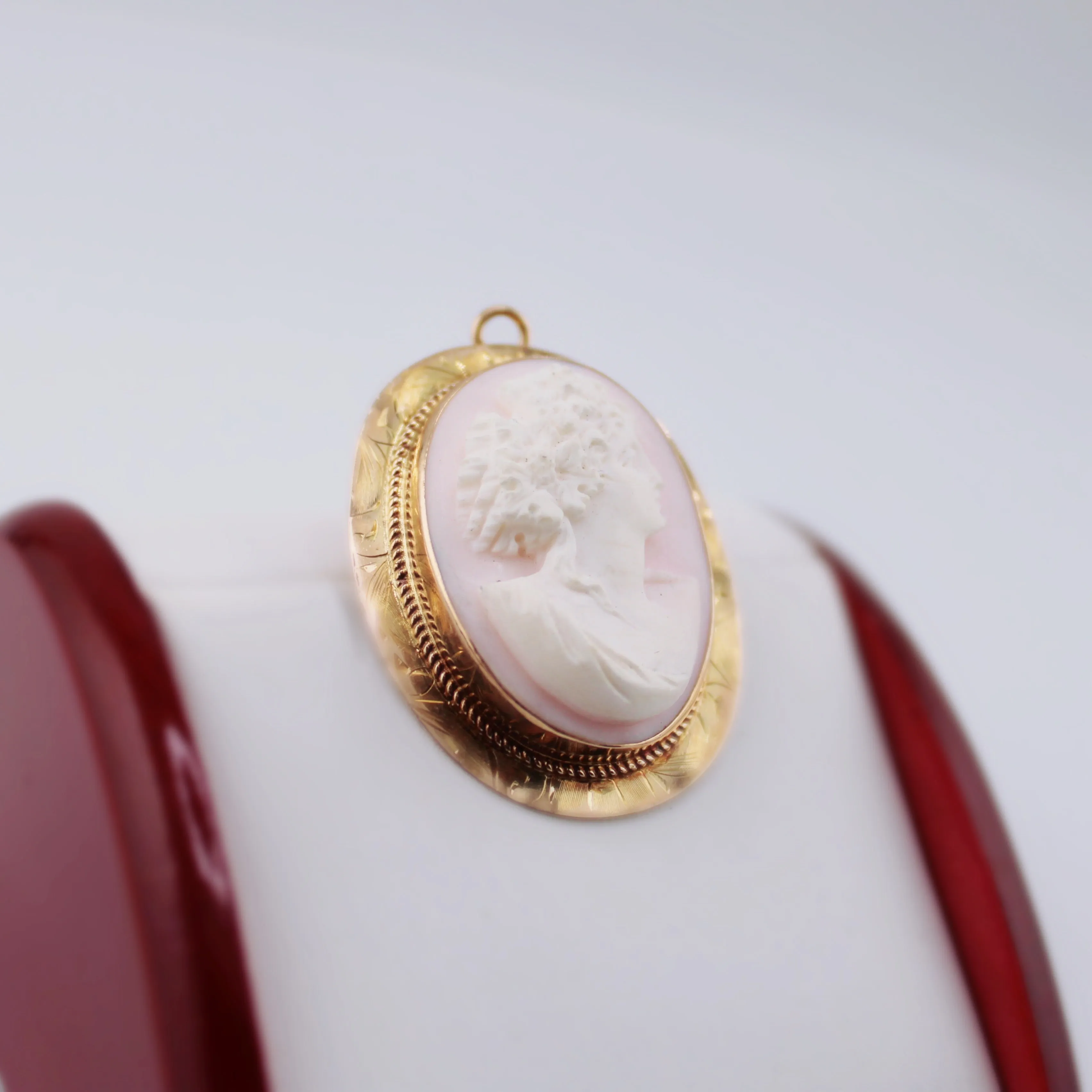 Elizabeth Cameo Pendant/Pin