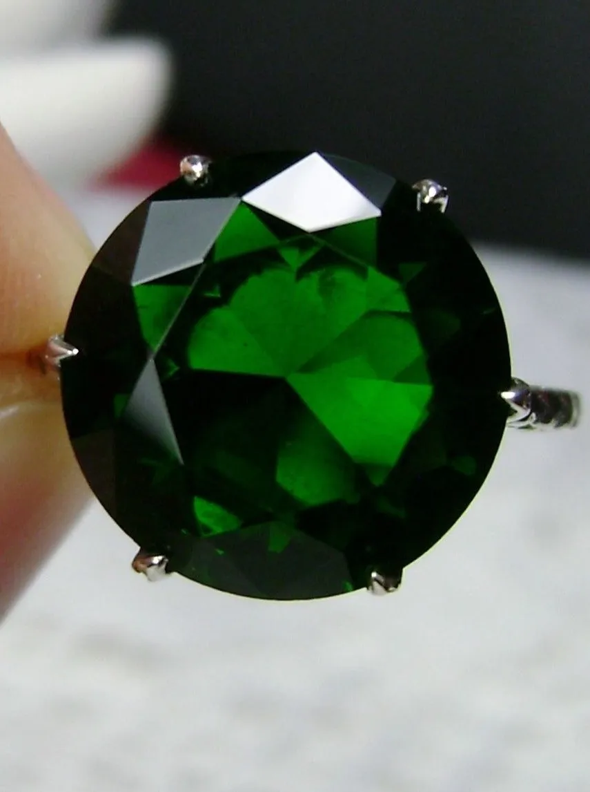 Emerald Green Ring,  Classic Jewelry #D37