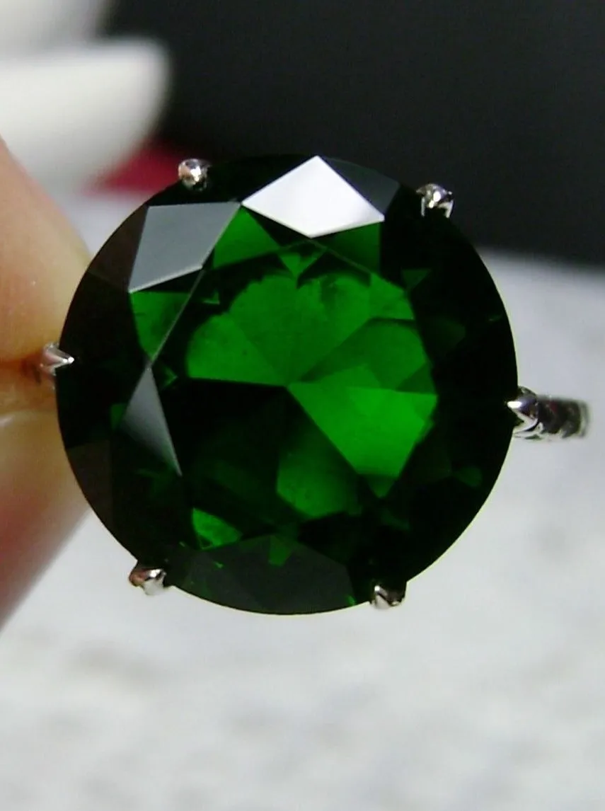 Emerald Green Ring,  Classic Jewelry #D37