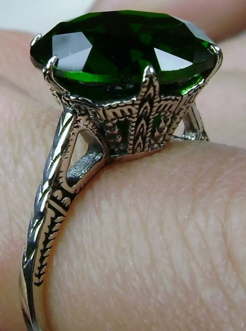 Emerald Green Ring,  Classic Jewelry #D37