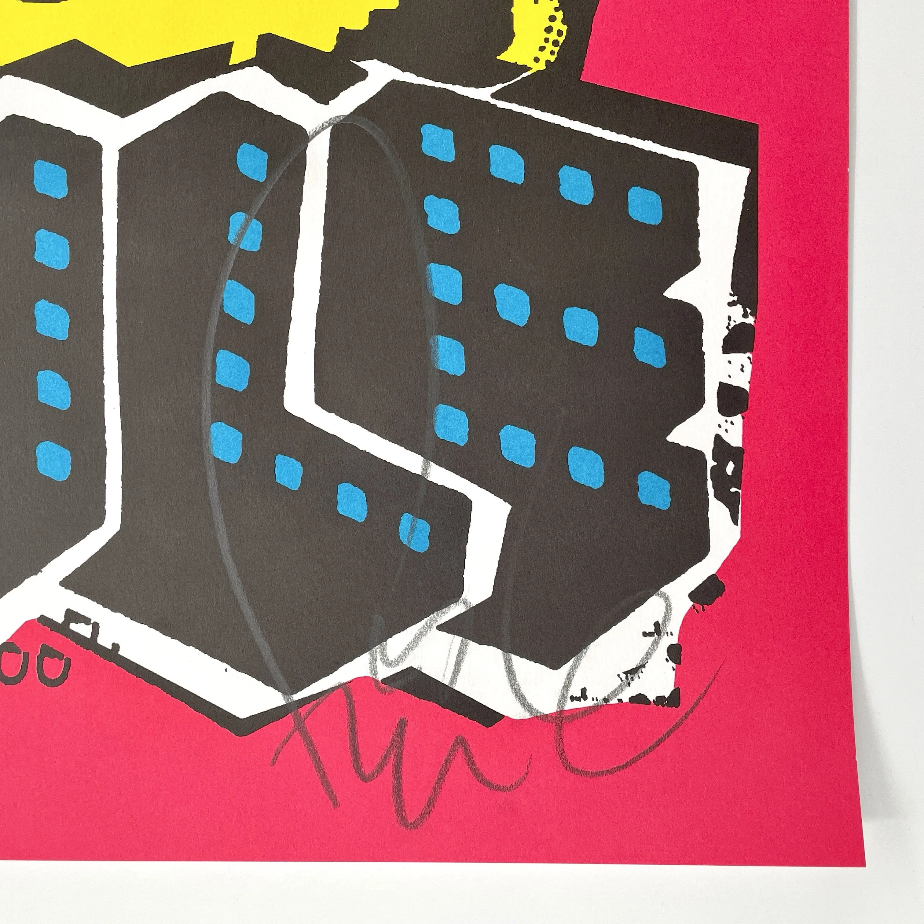 Faile Dog (Black Light)