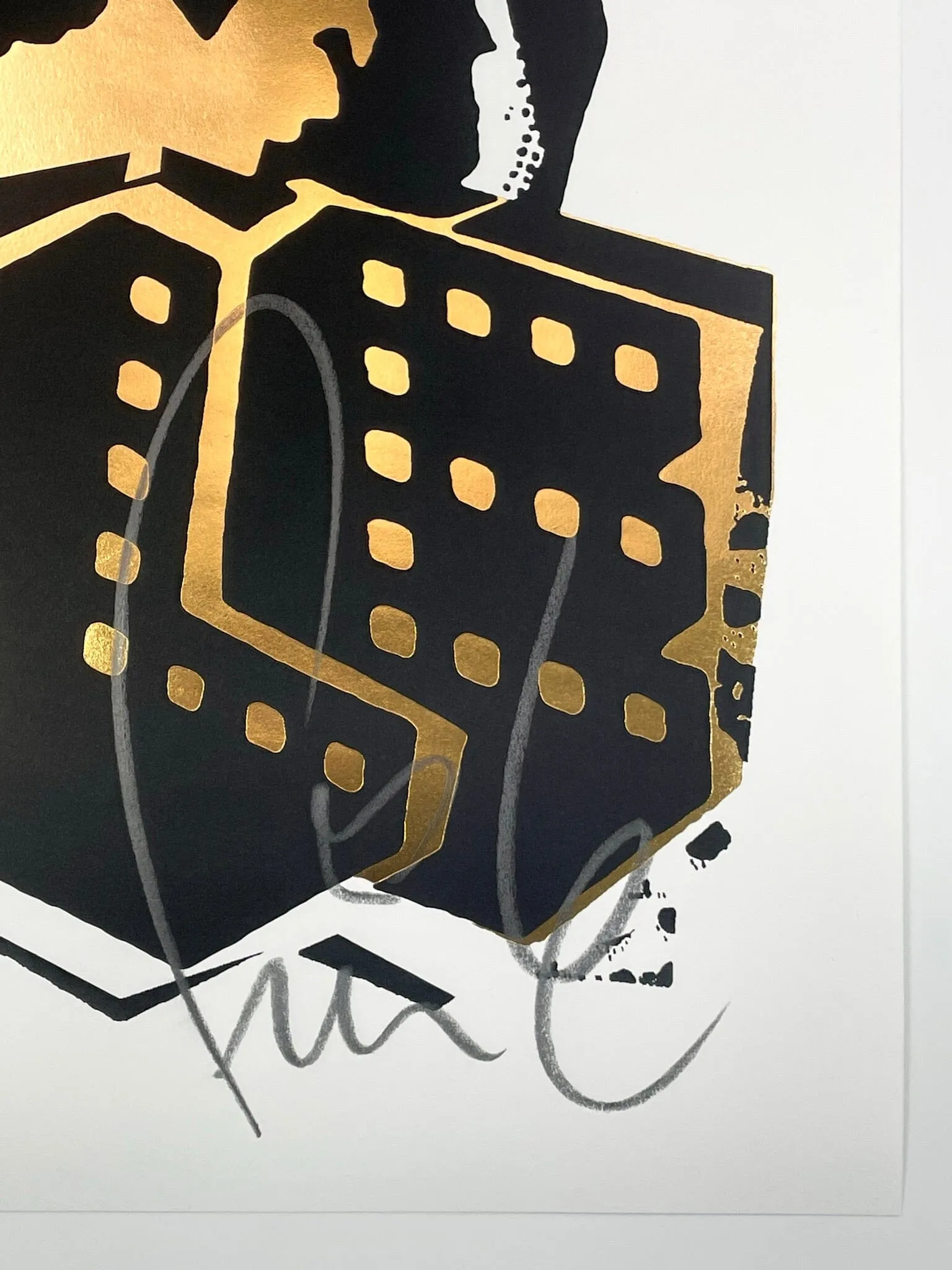 Faile Dog (Gold/Black)