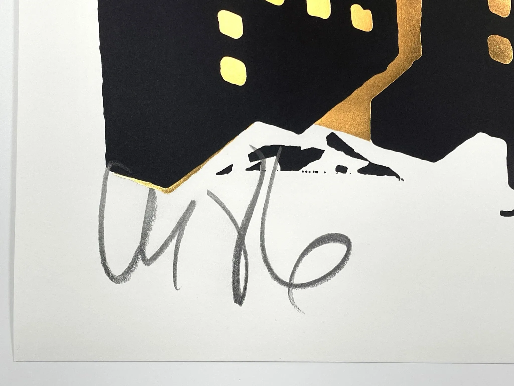 Faile Dog (Gold/Black)