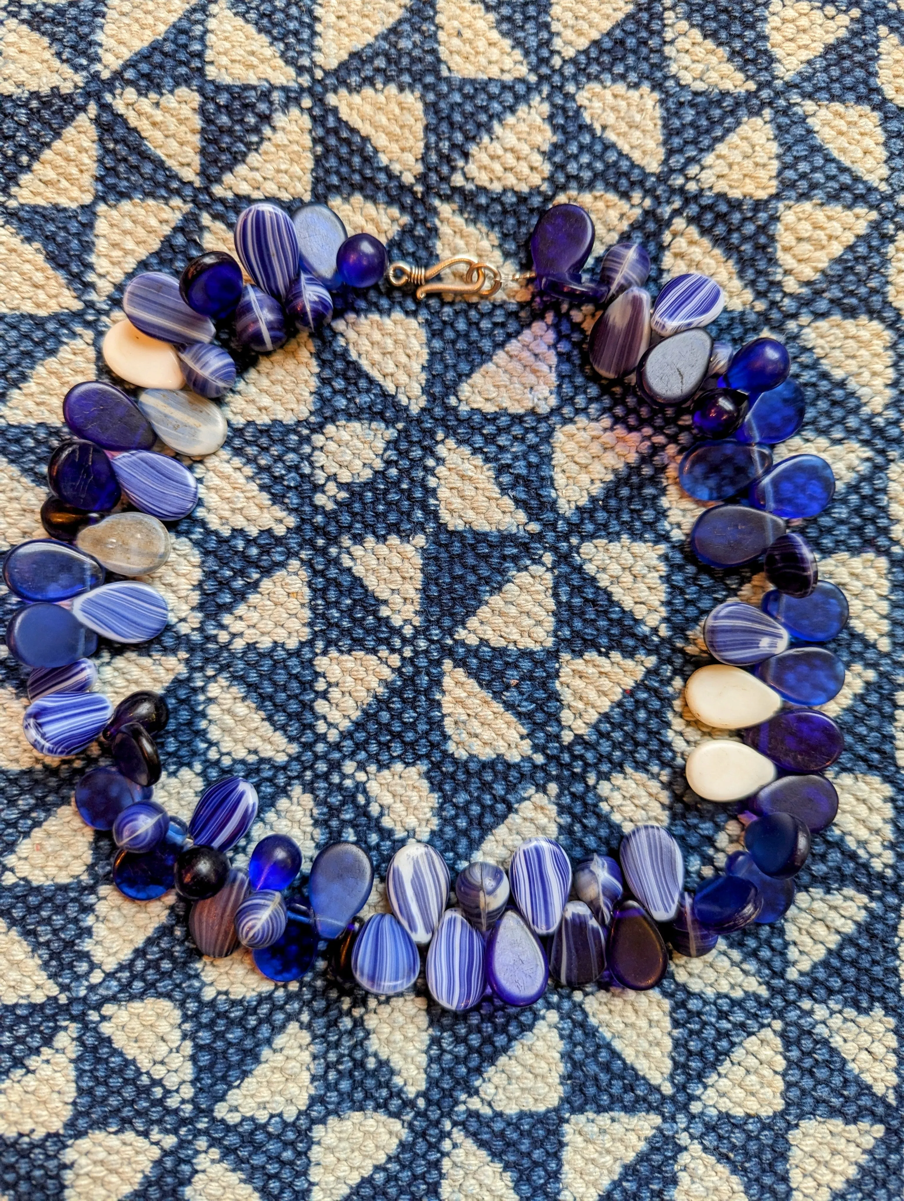 Indigo lovers trade beads