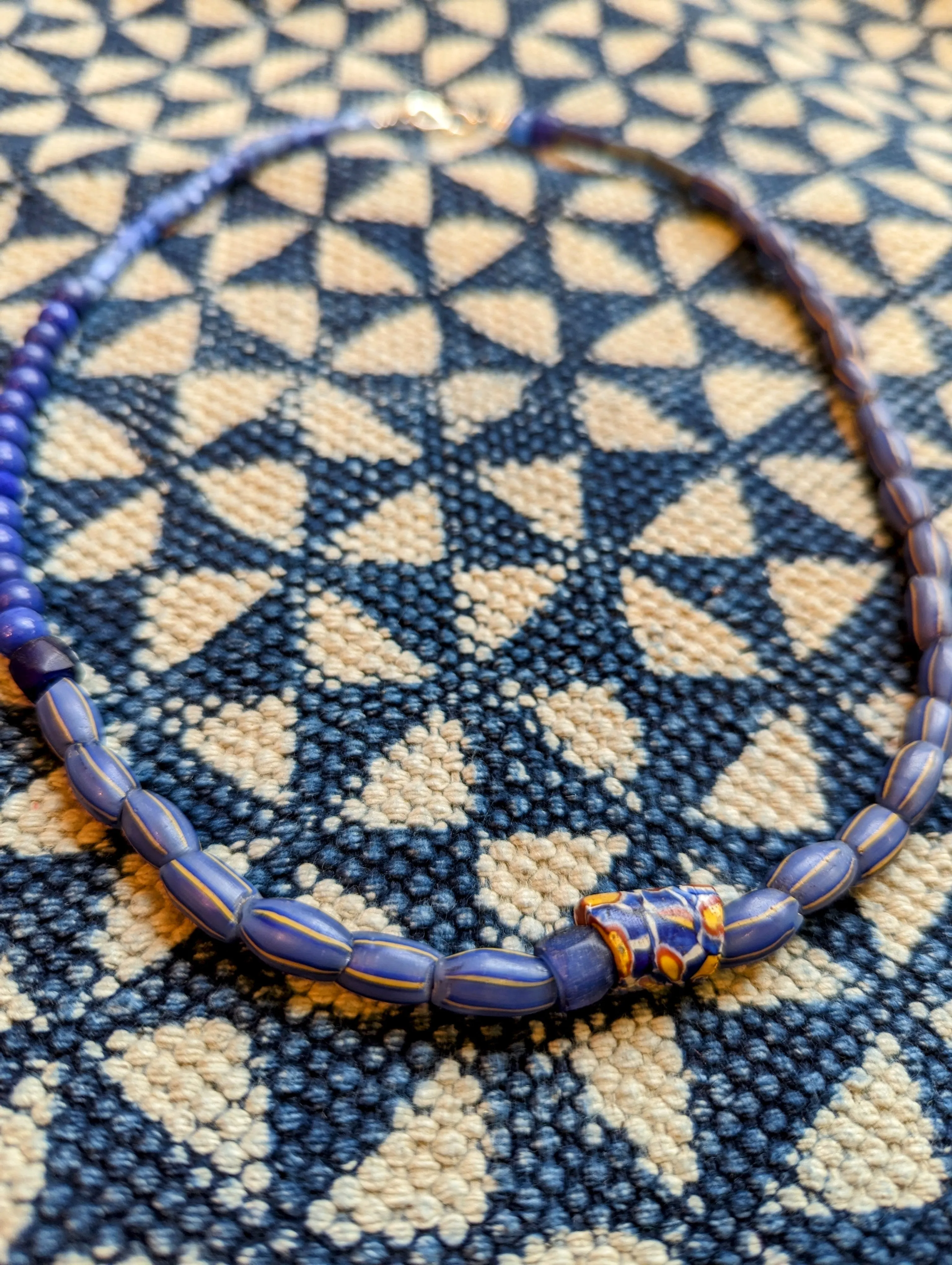 Indigo lovers trade beads