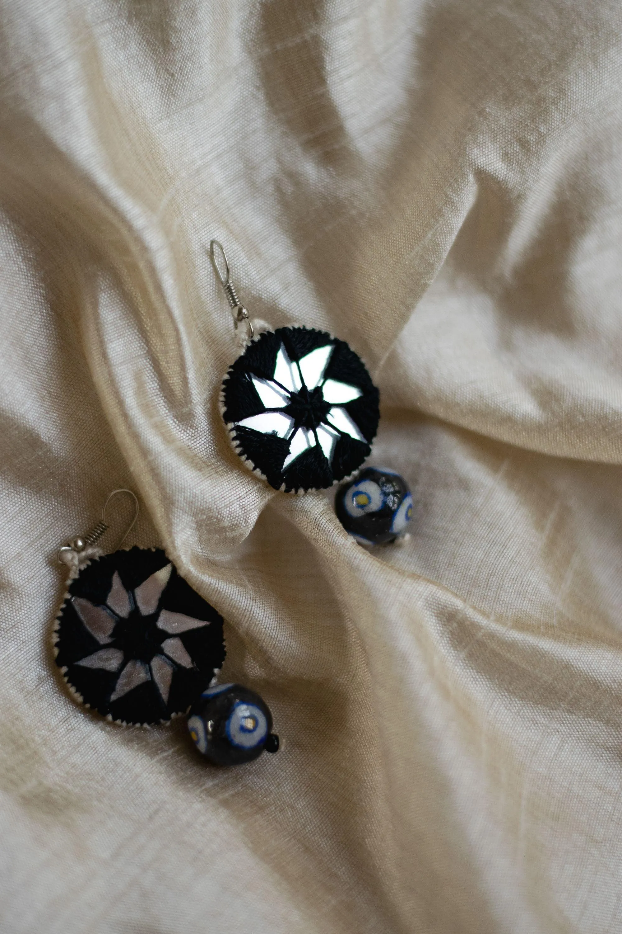 Kaisori blue pottery jewellery-  Dual circle thread - black and white