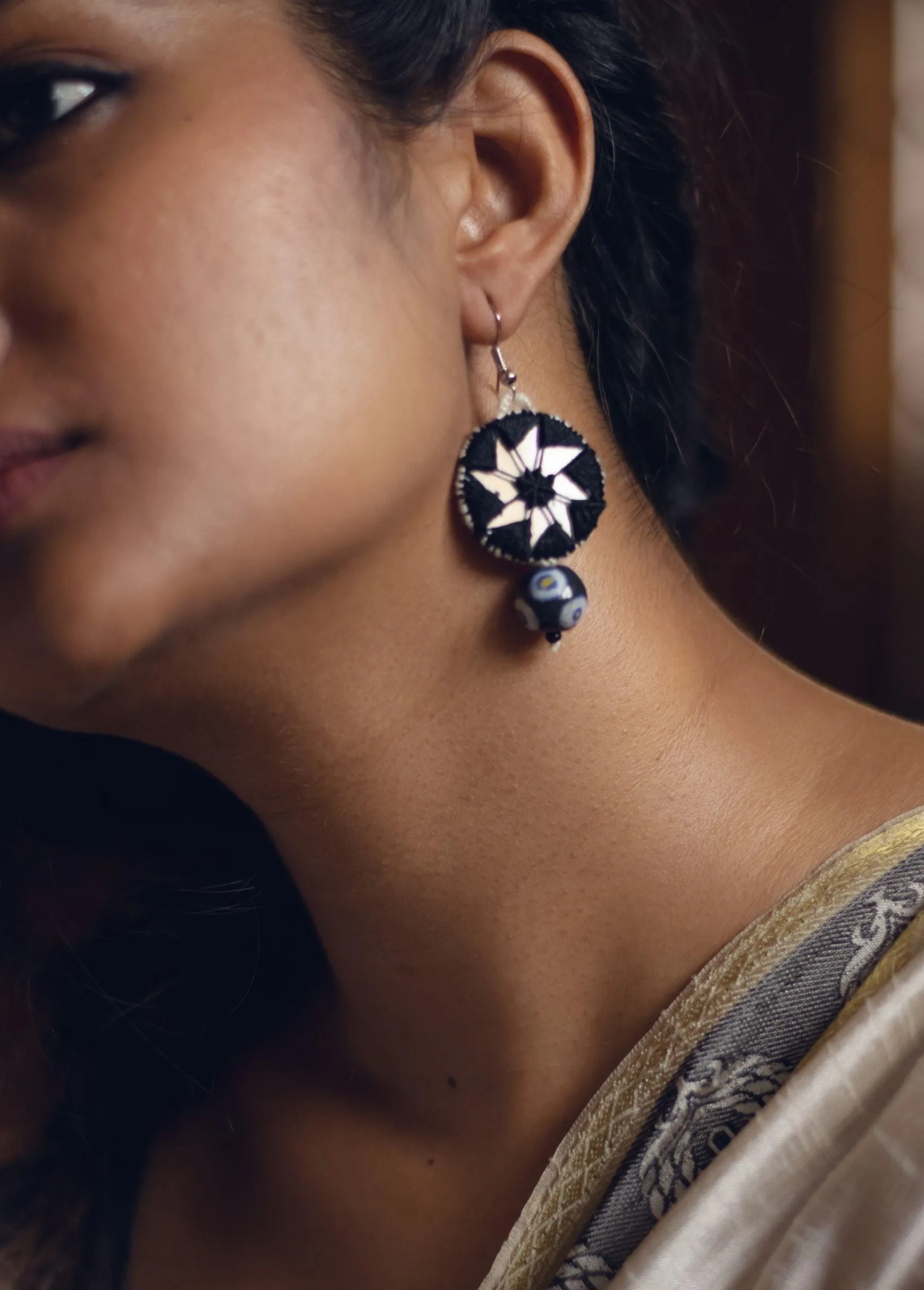 Kaisori blue pottery jewellery-  Dual circle thread - black and white