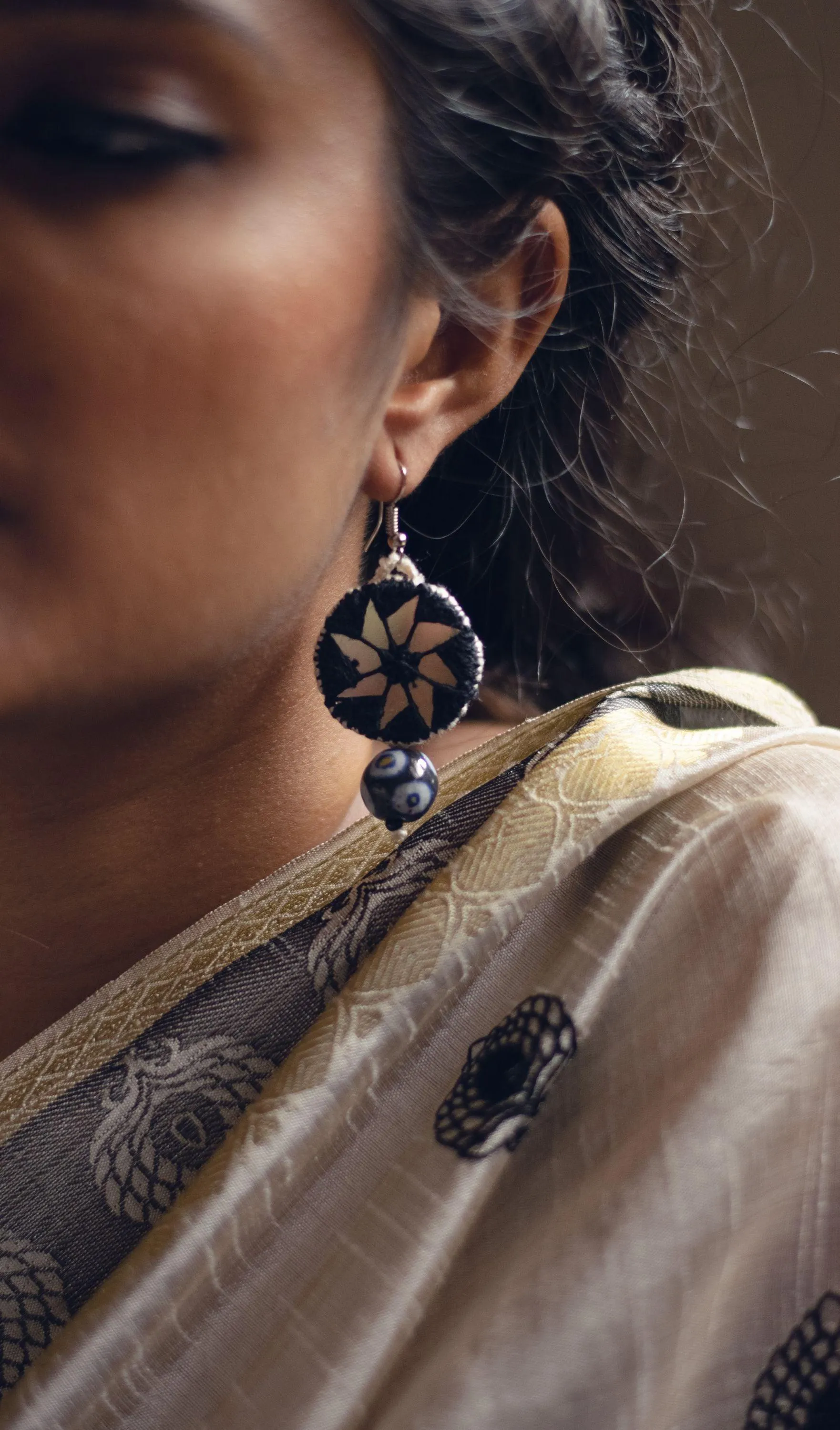 Kaisori blue pottery jewellery-  Dual circle thread - black and white