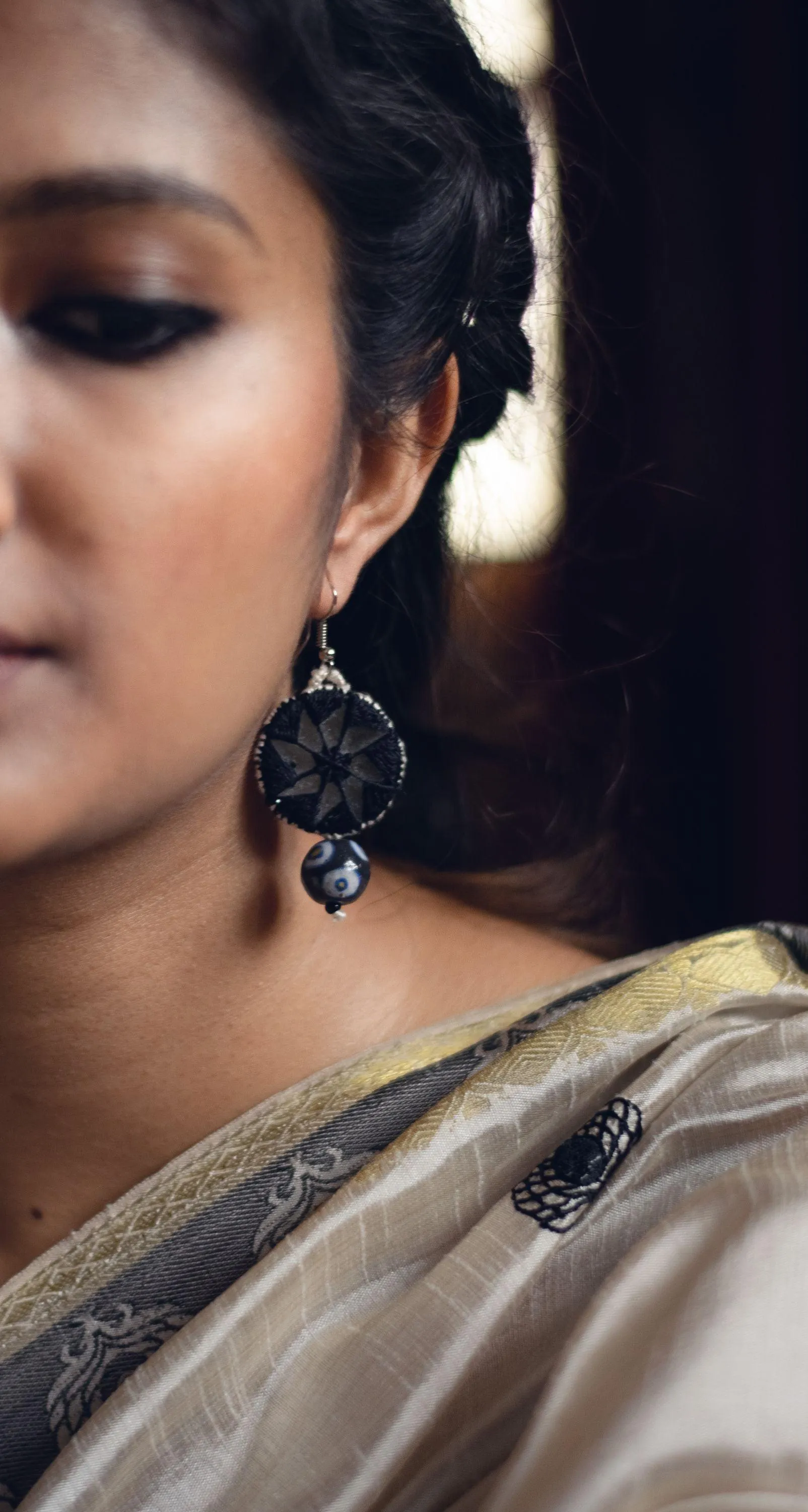 Kaisori blue pottery jewellery-  Dual circle thread - black and white