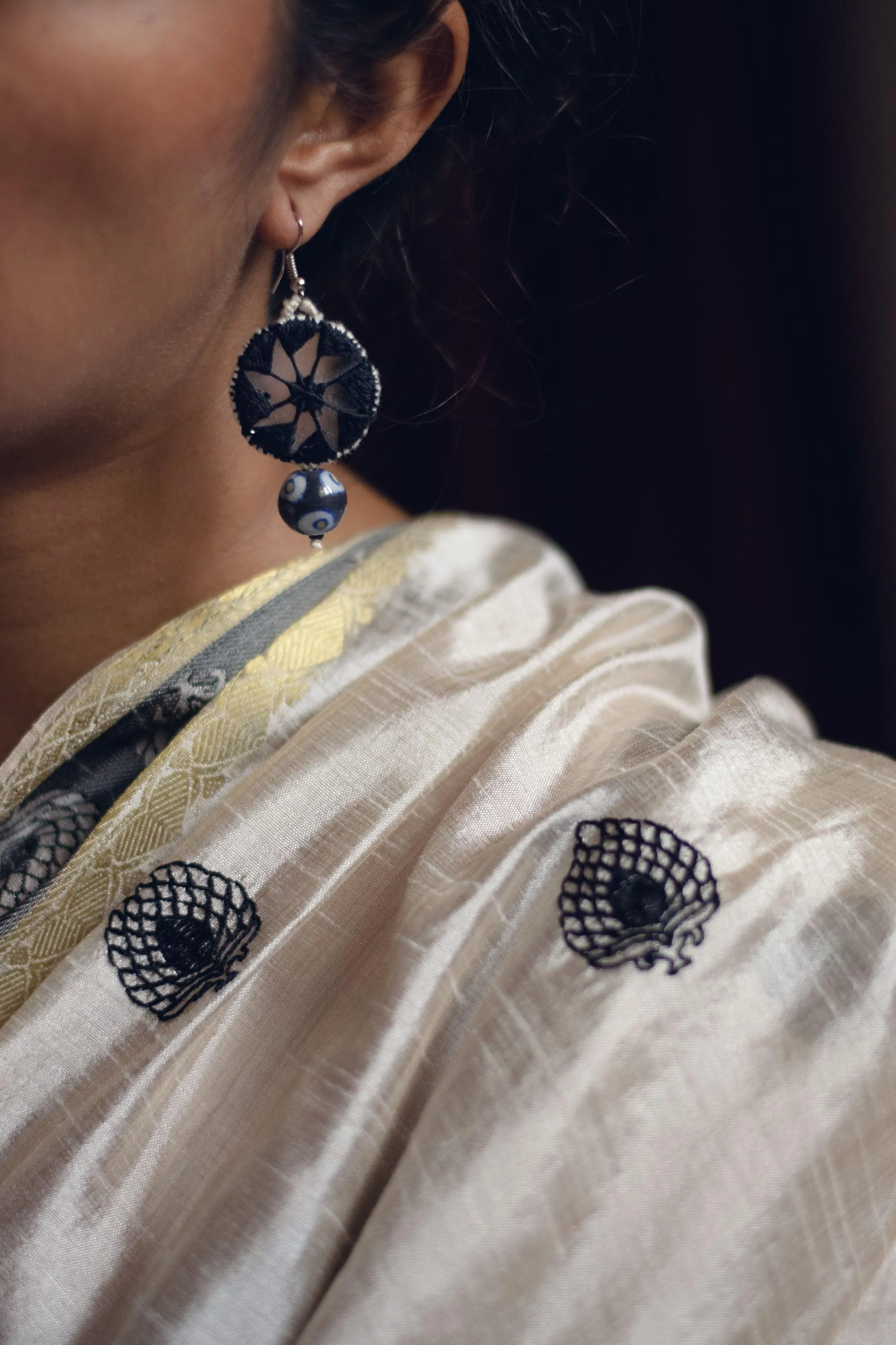 Kaisori blue pottery jewellery-  Dual circle thread - black and white