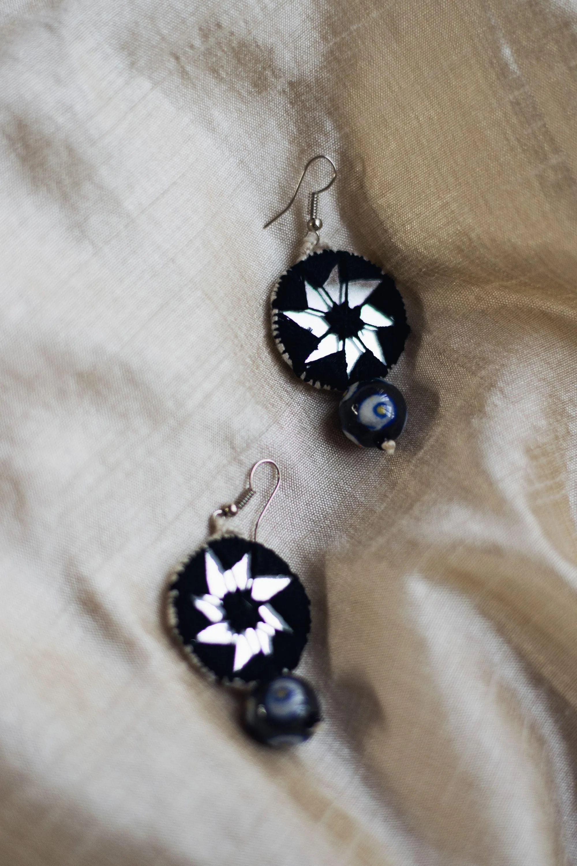 Kaisori blue pottery jewellery-  Dual circle thread - black and white