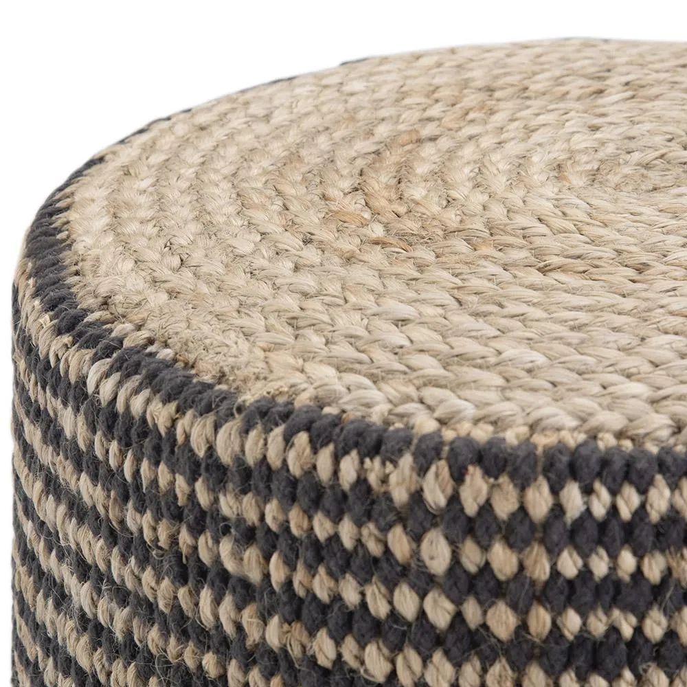 Larissa Pouf