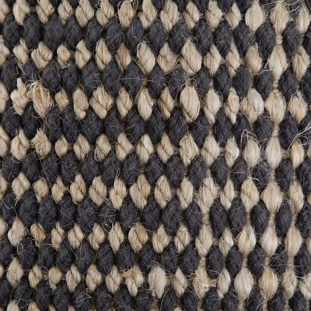 Larissa Pouf
