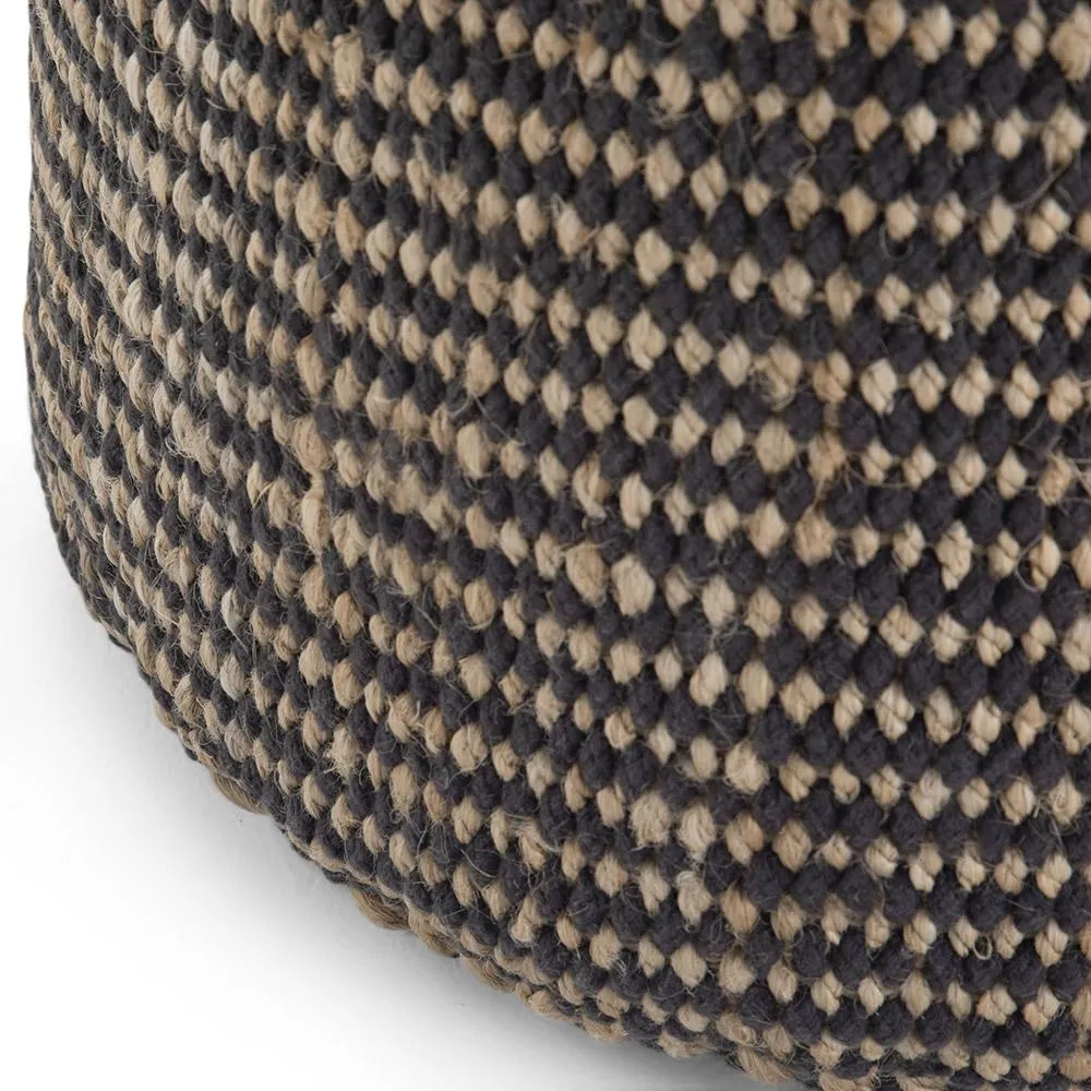 Larissa Pouf