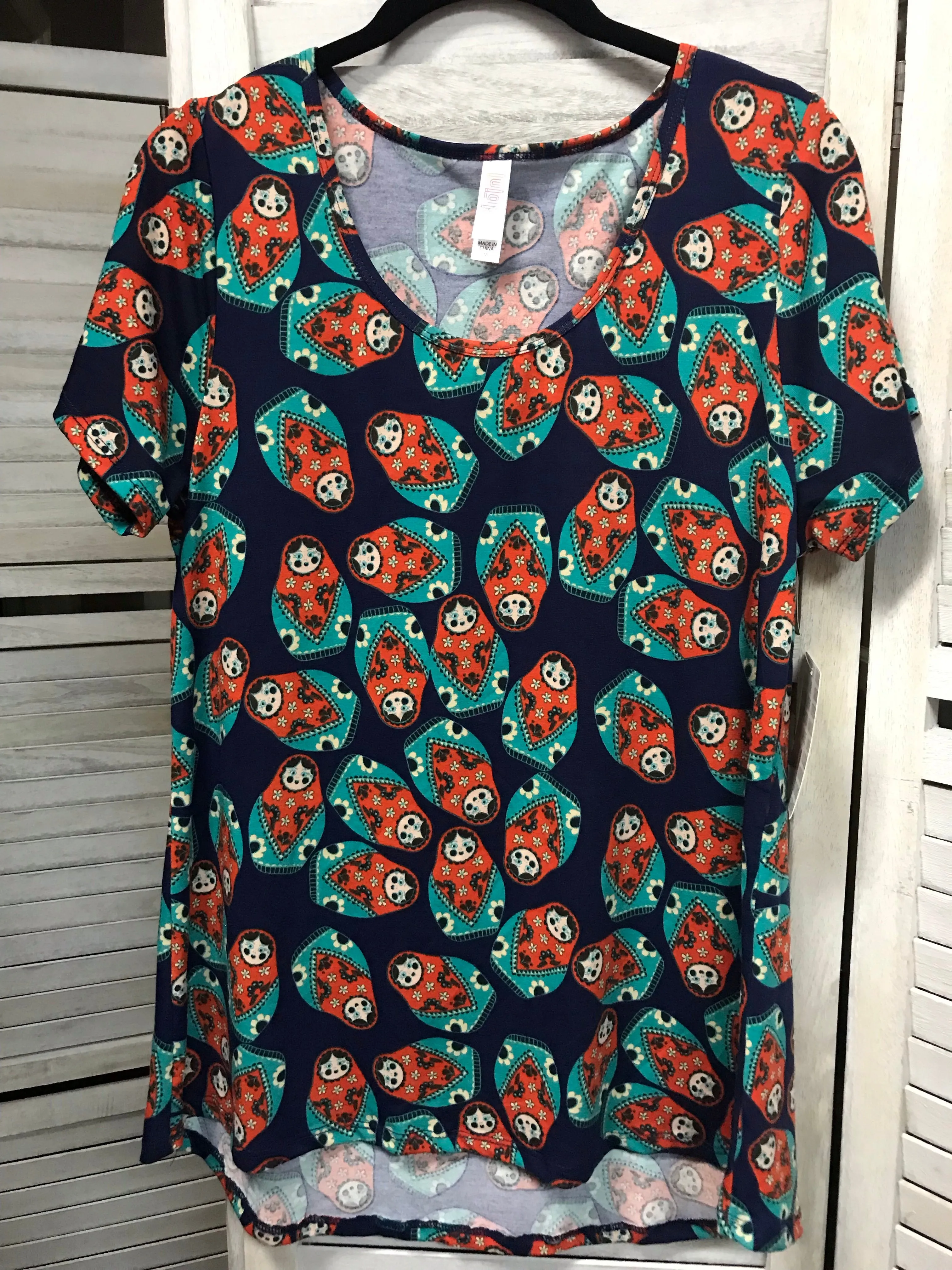 Lularoe Classic Tee- Medium