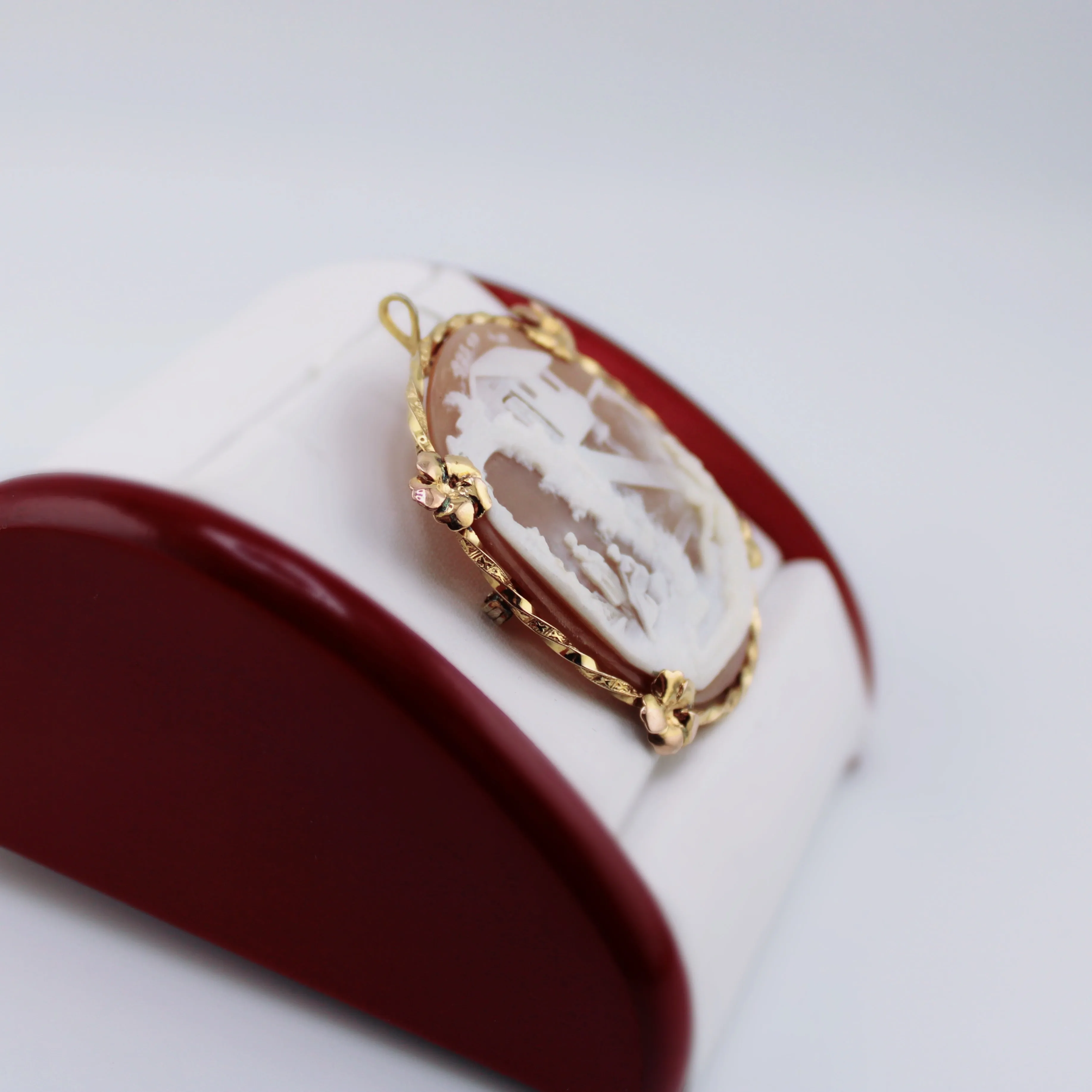 Martha Cameo Pendant/Brooch