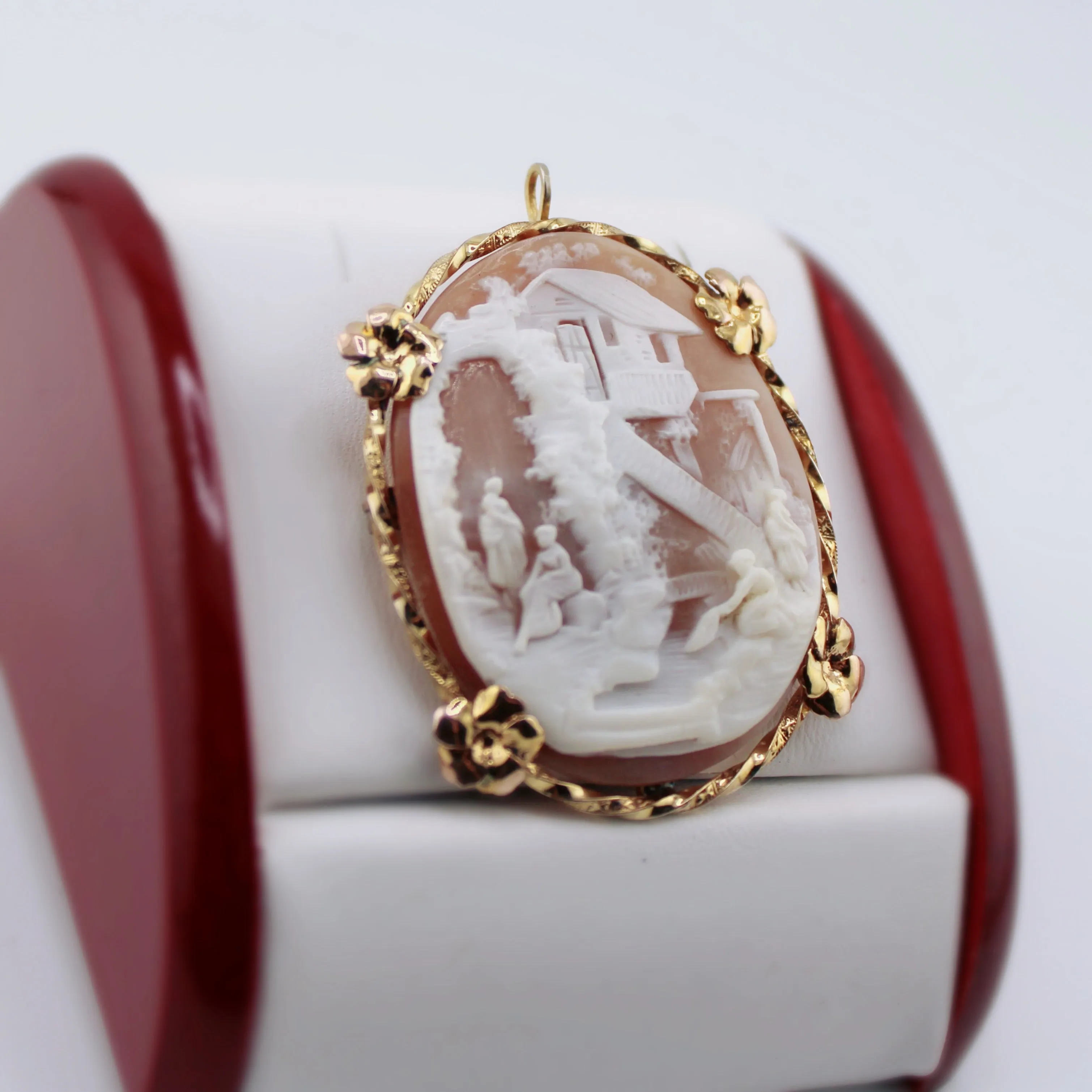 Martha Cameo Pendant/Brooch