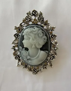 Pewter/Silver Cameo Stock Brooch