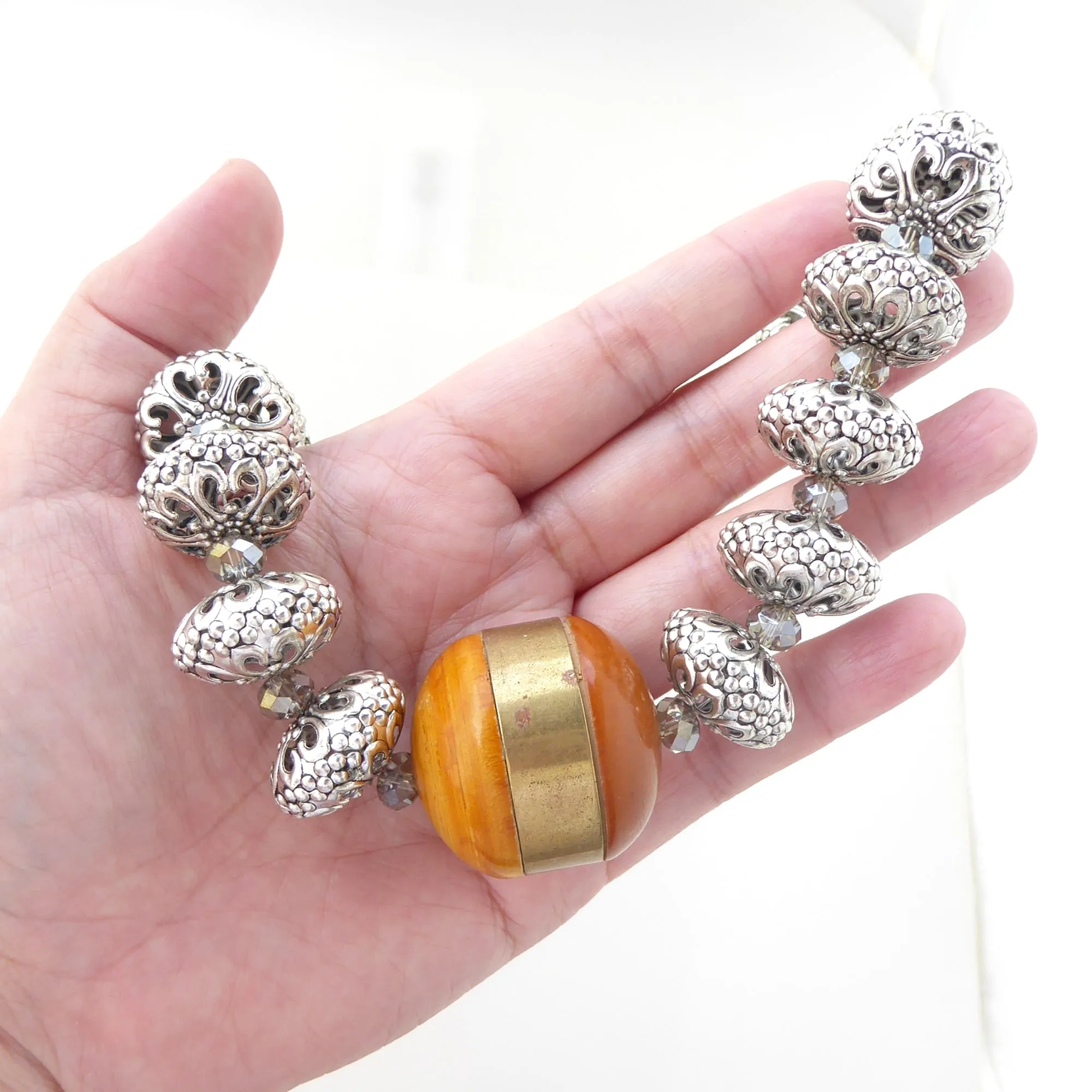 Silver elder necklace
