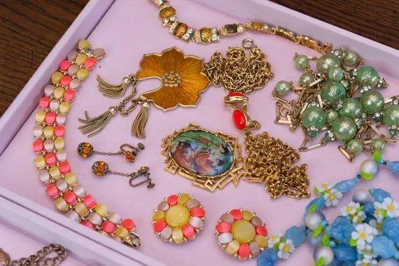 Vintage 1960s Asian Garden Scene Necklace with Geisha, Statement Necklace, Long Pendant